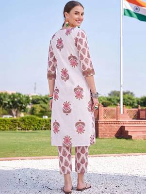 women floral printed regular cotton kurta with trousers 6