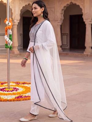 women ethnic motifs embroidered regular thread work kurta with trousers & with dupatta 3
