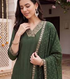 women ethnic motifs embroidered regular kurta with trousers & with dupatta