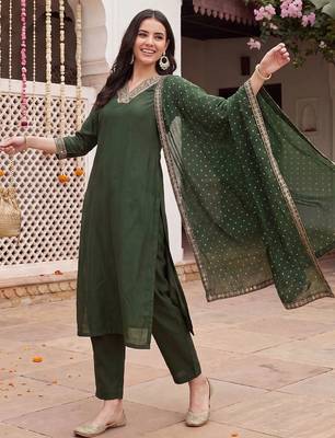 women ethnic motifs embroidered regular kurta with trousers & with dupatta 5