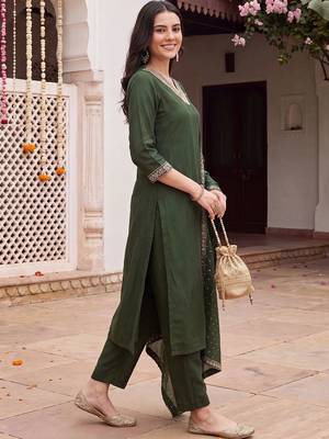women ethnic motifs embroidered regular kurta with trousers & with dupatta 6