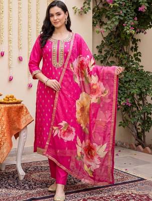 women ethnic motifs embroidered regular kurta with trousers & with dupatta 3