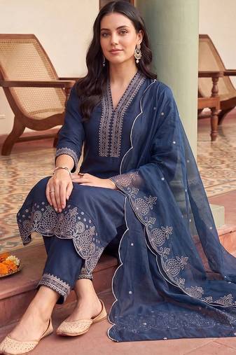 women ethnic motifs embroidered regular kurta with trousers & with dupatta