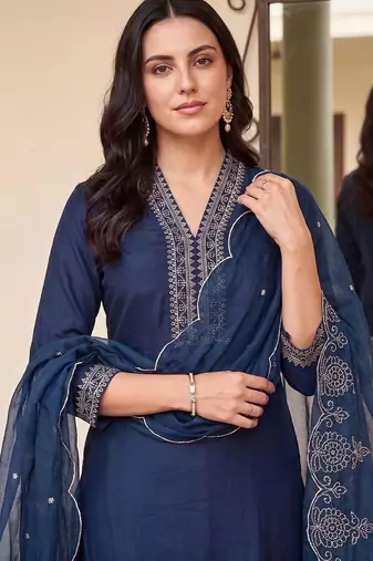 women ethnic motifs embroidered regular kurta with trousers & with dupatta