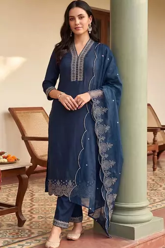 women ethnic motifs embroidered regular kurta with trousers & with dupatta