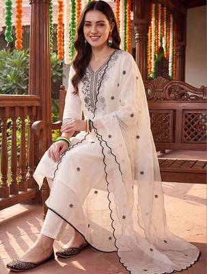 women ethnic motifs embroidered regular thread work kurta with trousers & with dupatta 1