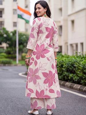 women floral printed regular cotton kurta with palazzos 4