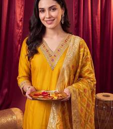 women ethnic motifs regular kurta with trousers & with dupatta