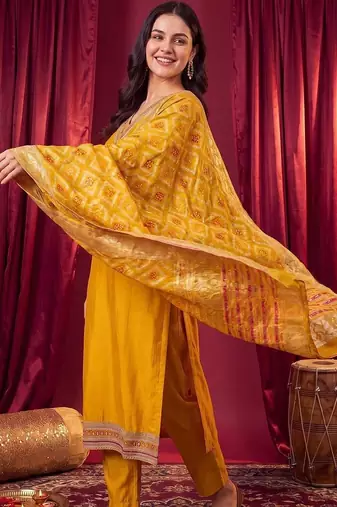 women ethnic motifs regular kurta with trousers & with dupatta