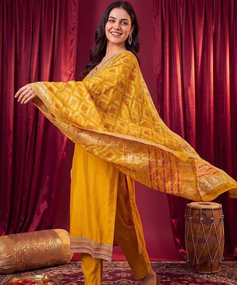women ethnic motifs regular kurta with trousers & with dupatta