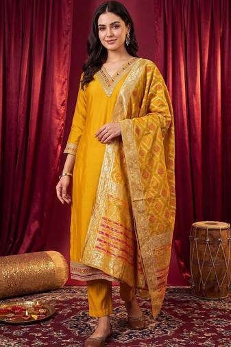 women ethnic motifs regular kurta with trousers & with dupatta