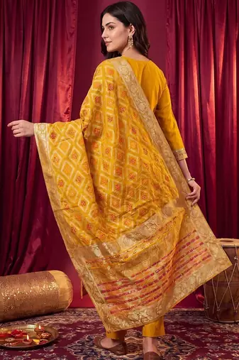 women ethnic motifs regular kurta with trousers & with dupatta