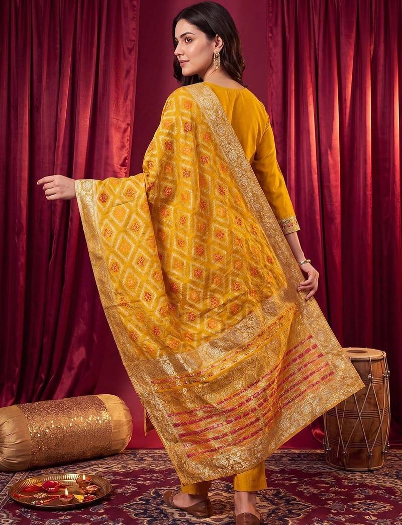 women ethnic motifs regular kurta with trousers & with dupatta