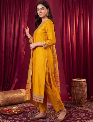 women ethnic motifs regular kurta with trousers & with dupatta 6