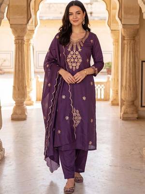 women ethnic motifs embroidered regular mirror work kurta with trousers & with dupatta 1