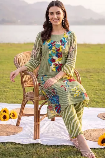 women printed regular cotton kurta with trousers