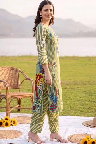 women printed regular cotton kurta with trousers