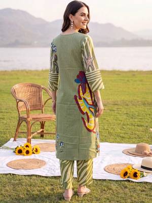 women printed regular cotton kurta with trousers 6