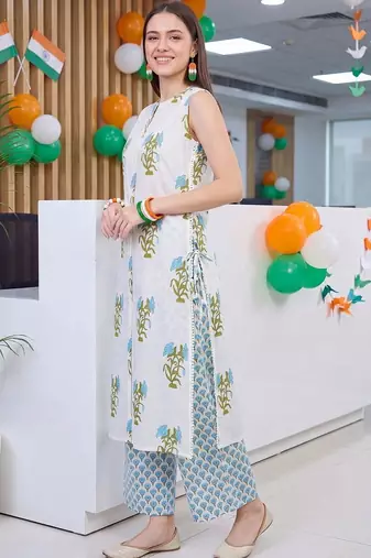 women floral printed regular cotton kurta with palazzos