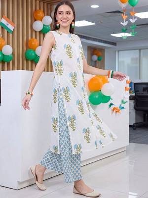 women floral printed regular cotton kurta with palazzos 4