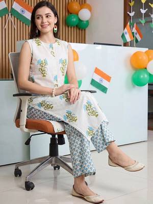 women floral printed regular cotton kurta with palazzos 6