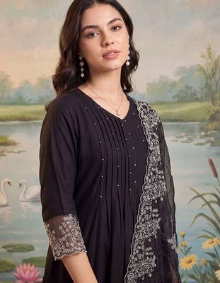 women ethnic motifs embroidered empire thread work kurta with trousers & with dupatta 2
