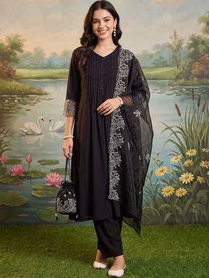 women ethnic motifs embroidered empire thread work kurta with trousers & with dupatta 3