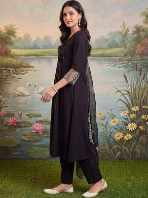 women ethnic motifs embroidered empire thread work kurta with trousers & with dupatta 5