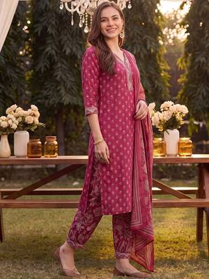 women ethnic motifs printed regular mirror work cotton kurta with harem pants & with dupatta 4