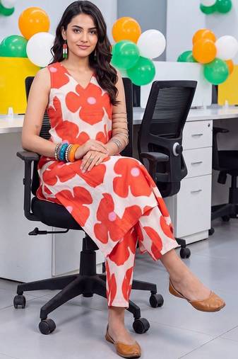 women floral printed regular cotton kurta with trousers