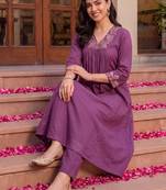 women ethnic motifs embroidered empire thread work cotton kurta with trousers