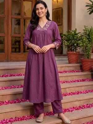 women ethnic motifs embroidered empire thread work cotton kurta with trousers 4