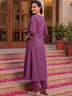 women ethnic motifs embroidered empire thread work cotton kurta with trousers 5