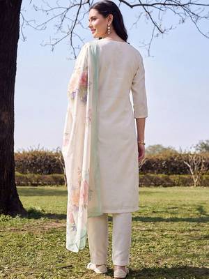 women floral embroidered regular thread work kurta with trousers & with dupatta 4