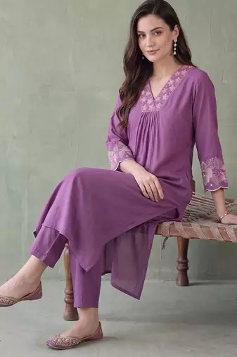 women ethnic motifs embroidered regular thread work kurta with trousers