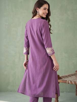 women ethnic motifs embroidered regular thread work kurta with trousers 4