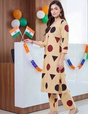 women printed regular cotton kurta with trousers 3