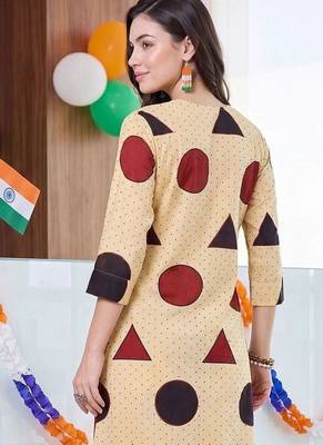 women printed regular cotton kurta with trousers 4