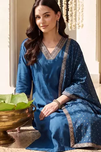 women ethnic motifs regular thread work kurta with trousers & with dupatta