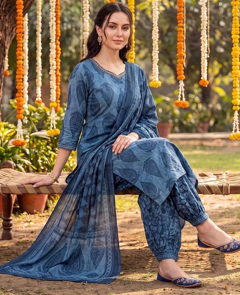 women ethnic motifs printed regular cotton kurta with patiala & with dupatta