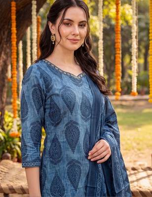 women ethnic motifs printed regular cotton kurta with patiala & with dupatta 2