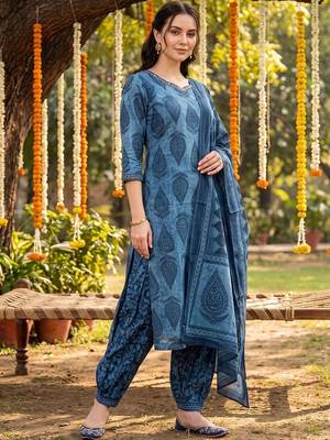 women ethnic motifs printed regular cotton kurta with patiala & with dupatta 3