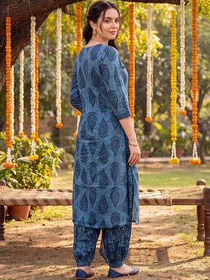 women ethnic motifs printed regular cotton kurta with patiala & with dupatta 4