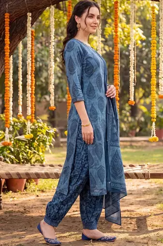 women ethnic motifs printed regular cotton kurta with patiala & with dupatta