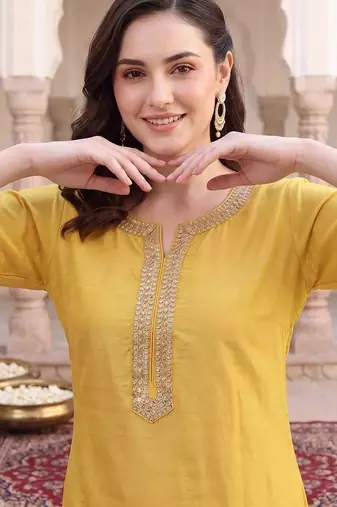 women regular sequinned kurta with trousers & with dupatta