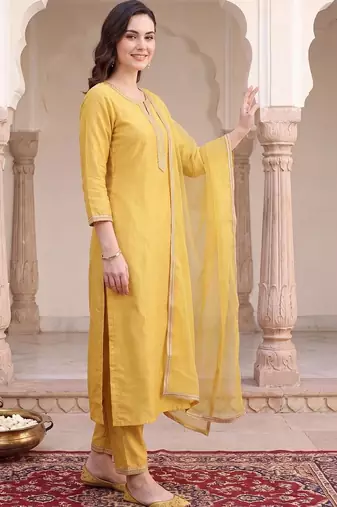 women regular sequinned kurta with trousers & with dupatta