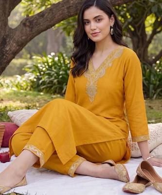 women ethnic motifs embroidered regular thread work kurta with trousers 1