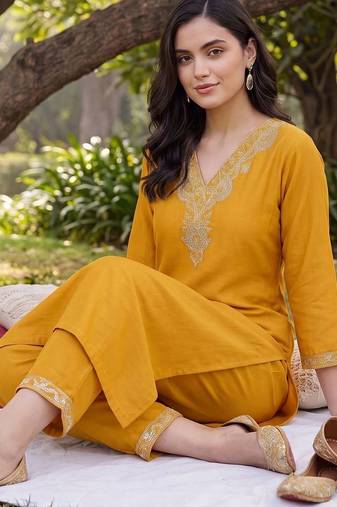 women ethnic motifs embroidered regular thread work kurta with trousers