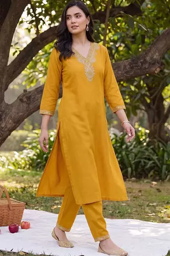 women ethnic motifs embroidered regular thread work kurta with trousers