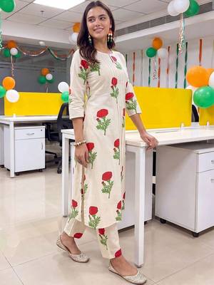 women floral printed regular cotton kurta with trousers 4